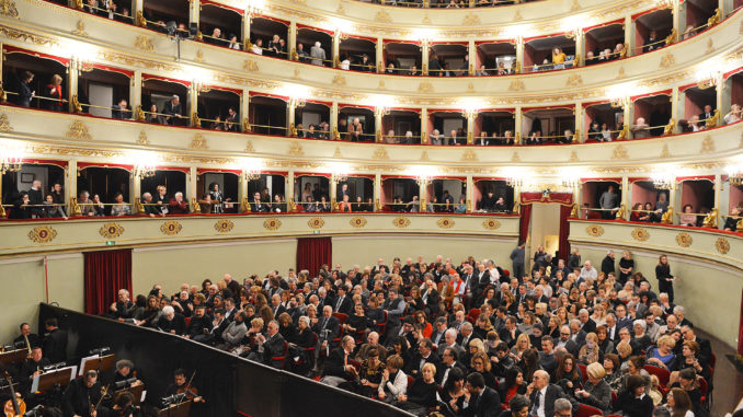 Teatro Pergolesi, interno con il pubblico